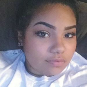 Meet your Posher, Caressa